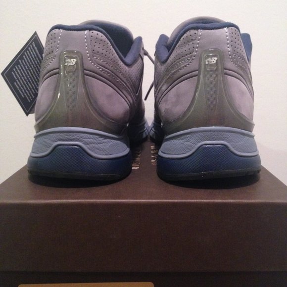 Athletic_Shoes